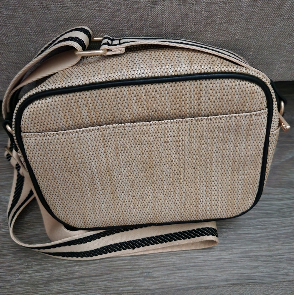 Elegant Beige Crossbody Bag. Multiple Pockets, Never Used, Adjustable Strap